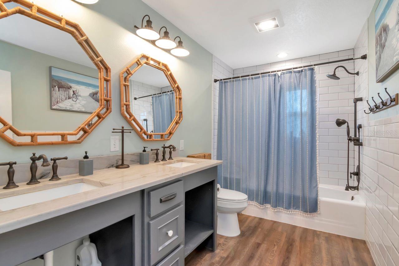 Listing photo id 15 for 2201 Village Avenue