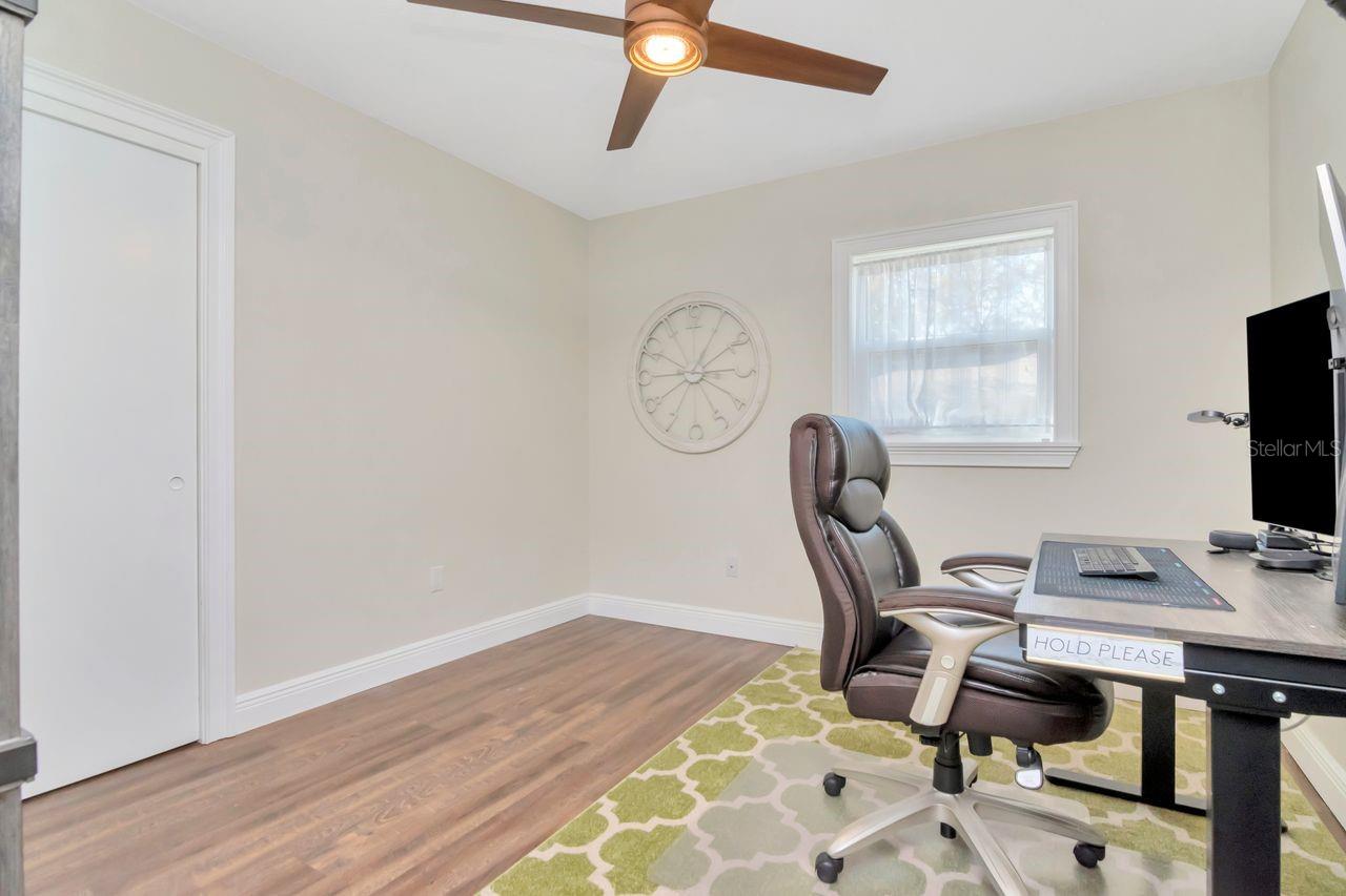 Listing photo id 16 for 2201 Village Avenue