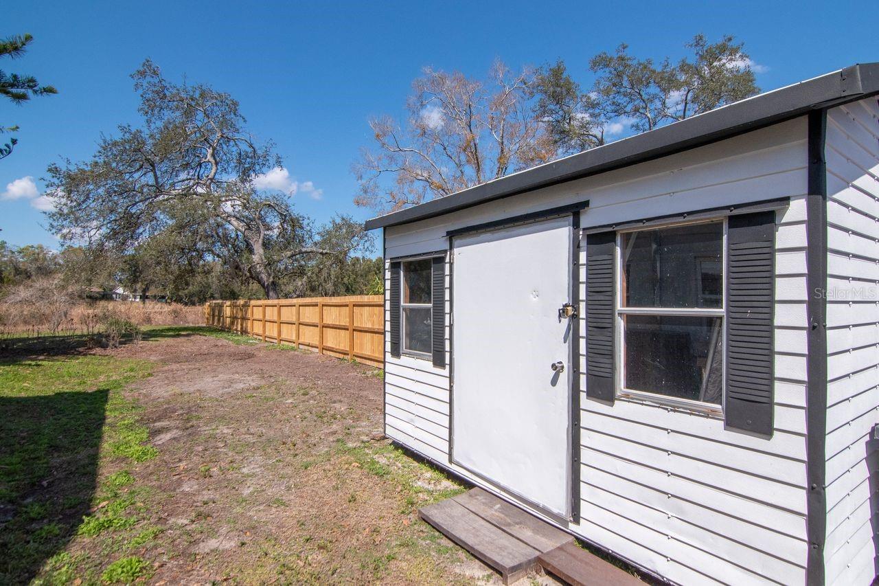 Listing photo id 19 for 2201 Village Avenue