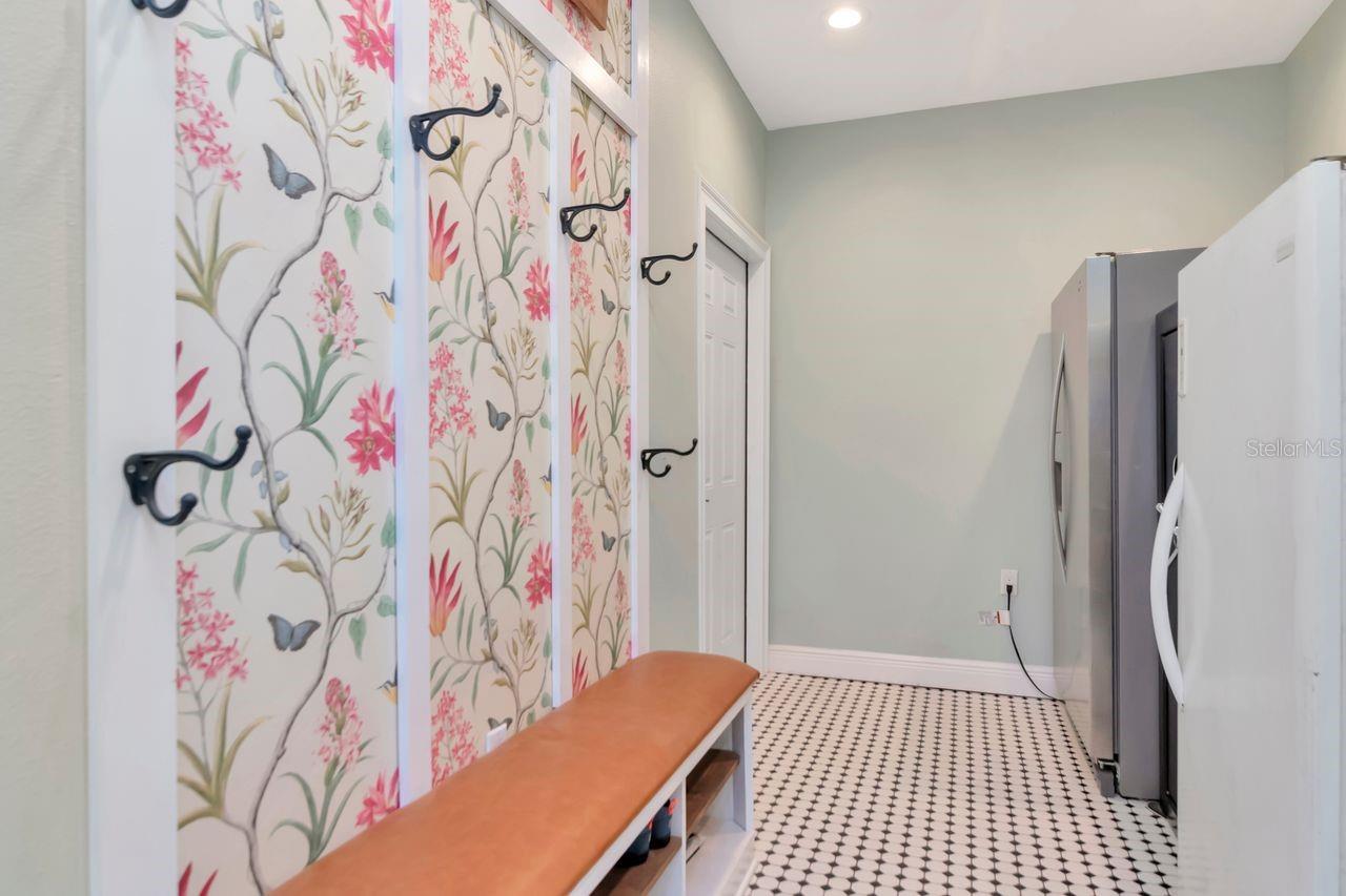 Listing photo id 25 for 2201 Village Avenue