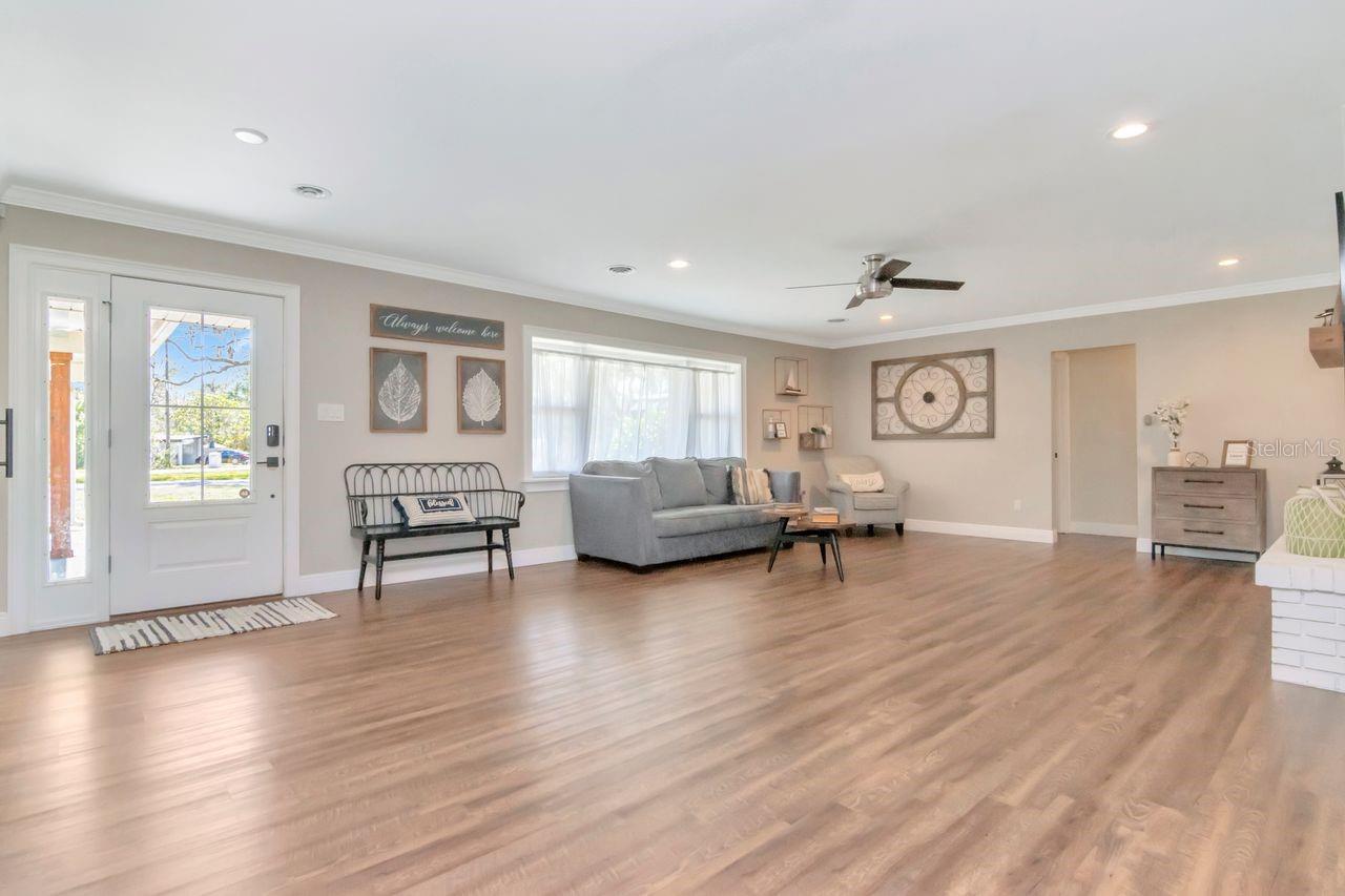 Listing photo id 28 for 2201 Village Avenue