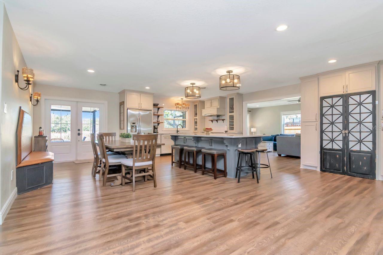 Listing photo id 29 for 2201 Village Avenue