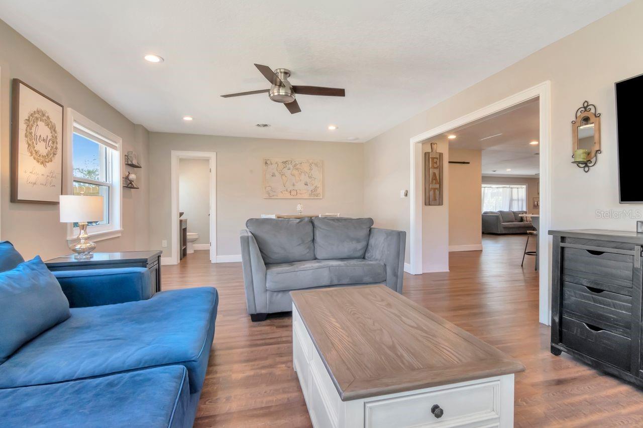 Listing photo id 33 for 2201 Village Avenue