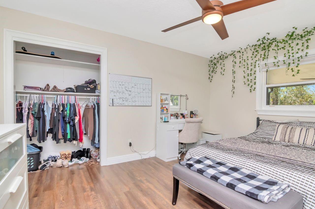 Listing photo id 36 for 2201 Village Avenue