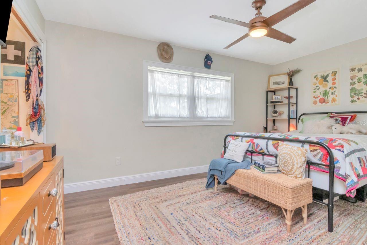 Listing photo id 37 for 2201 Village Avenue