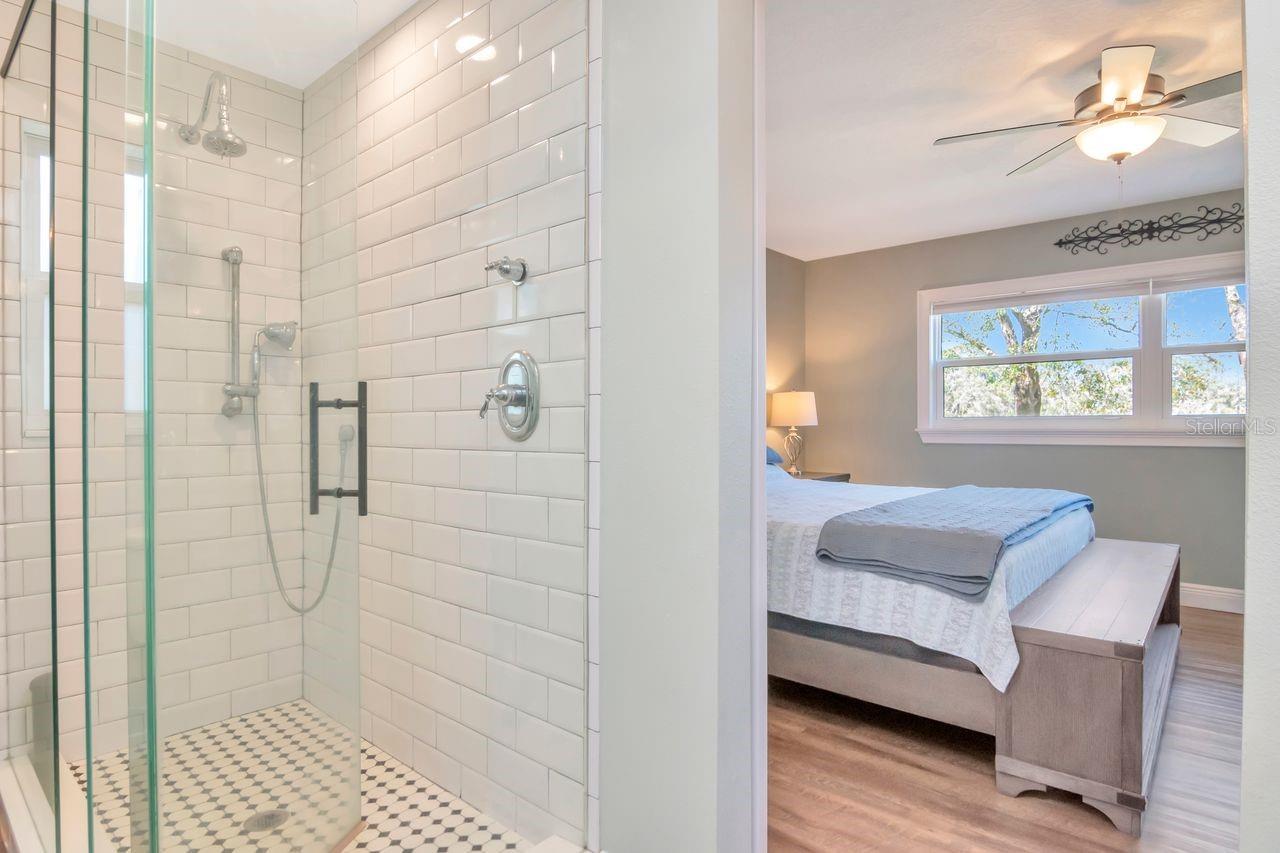 Listing photo id 39 for 2201 Village Avenue