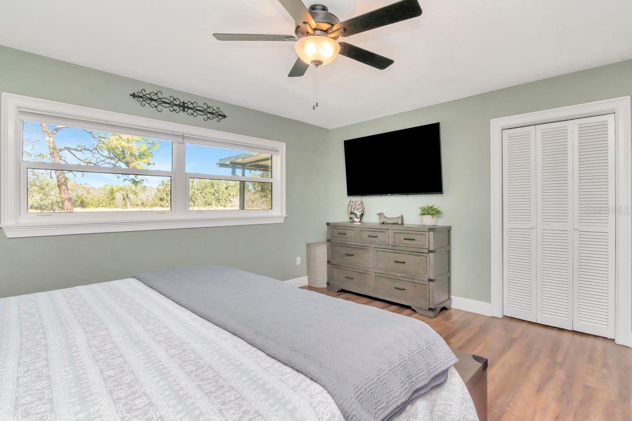 Listing photo id 42 for 2201 Village Avenue