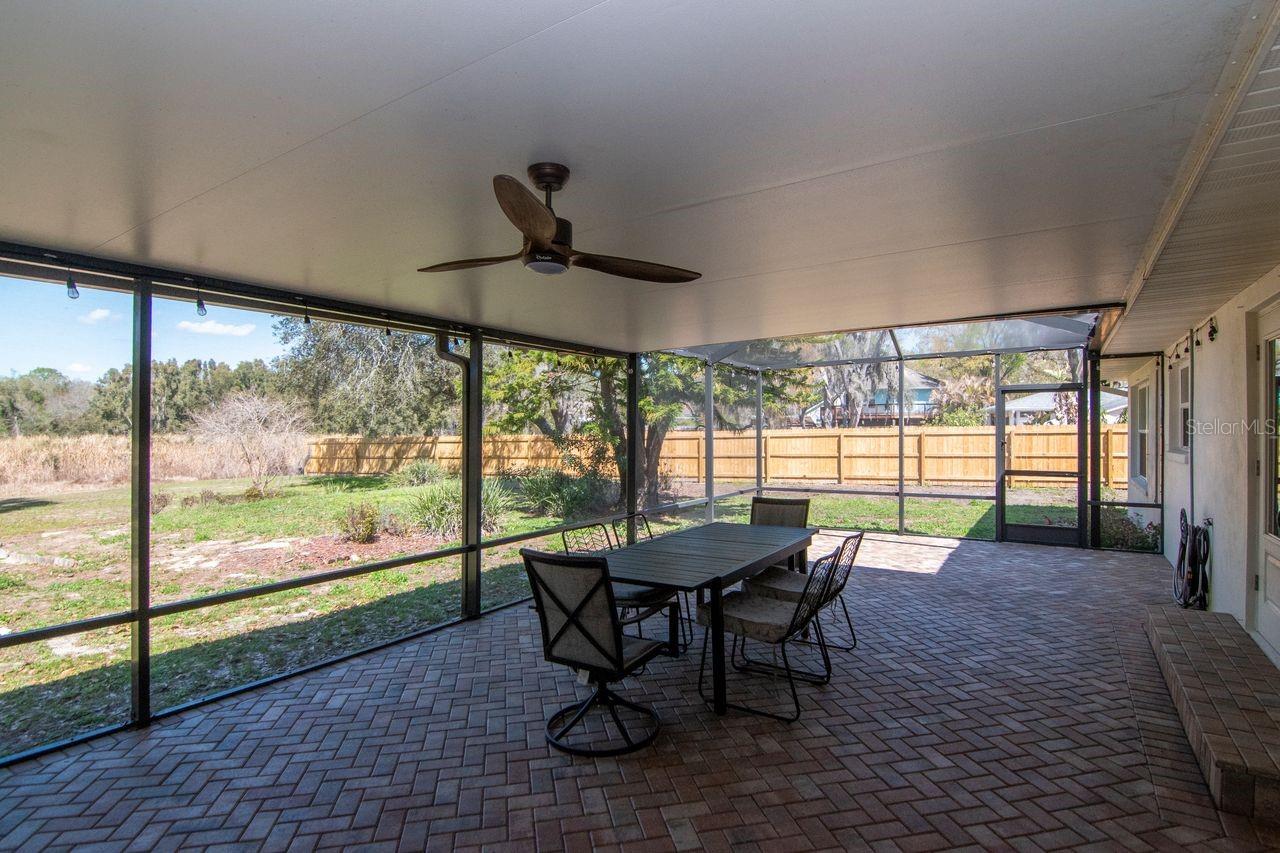 Listing photo id 44 for 2201 Village Avenue