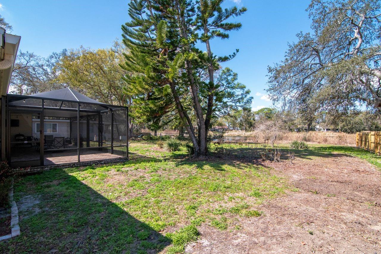 Listing photo id 48 for 2201 Village Avenue