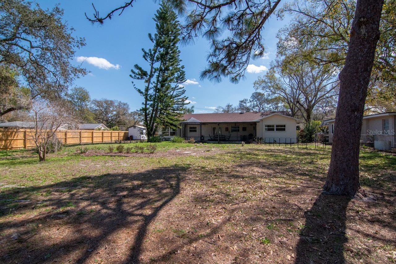 Listing photo id 51 for 2201 Village Avenue