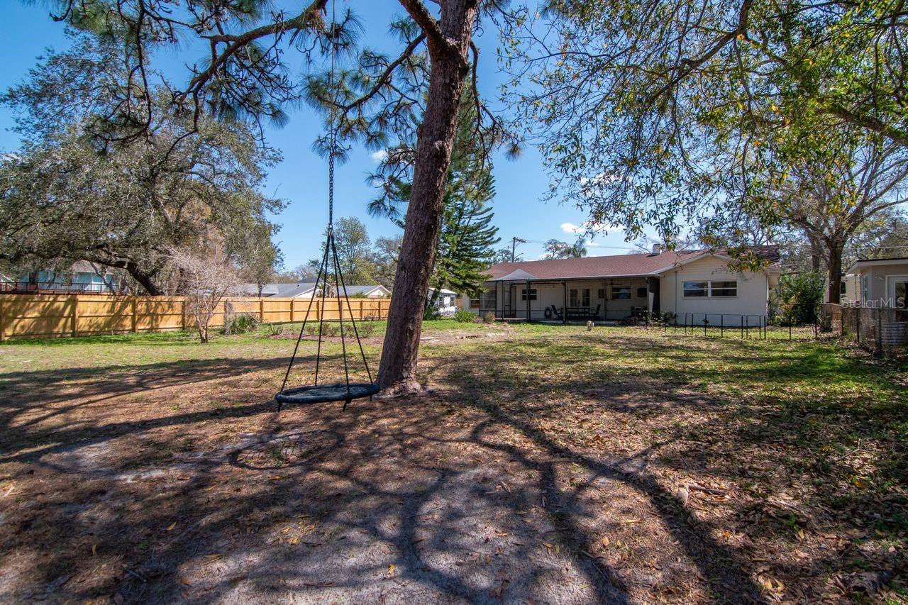 Listing photo id 53 for 2201 Village Avenue