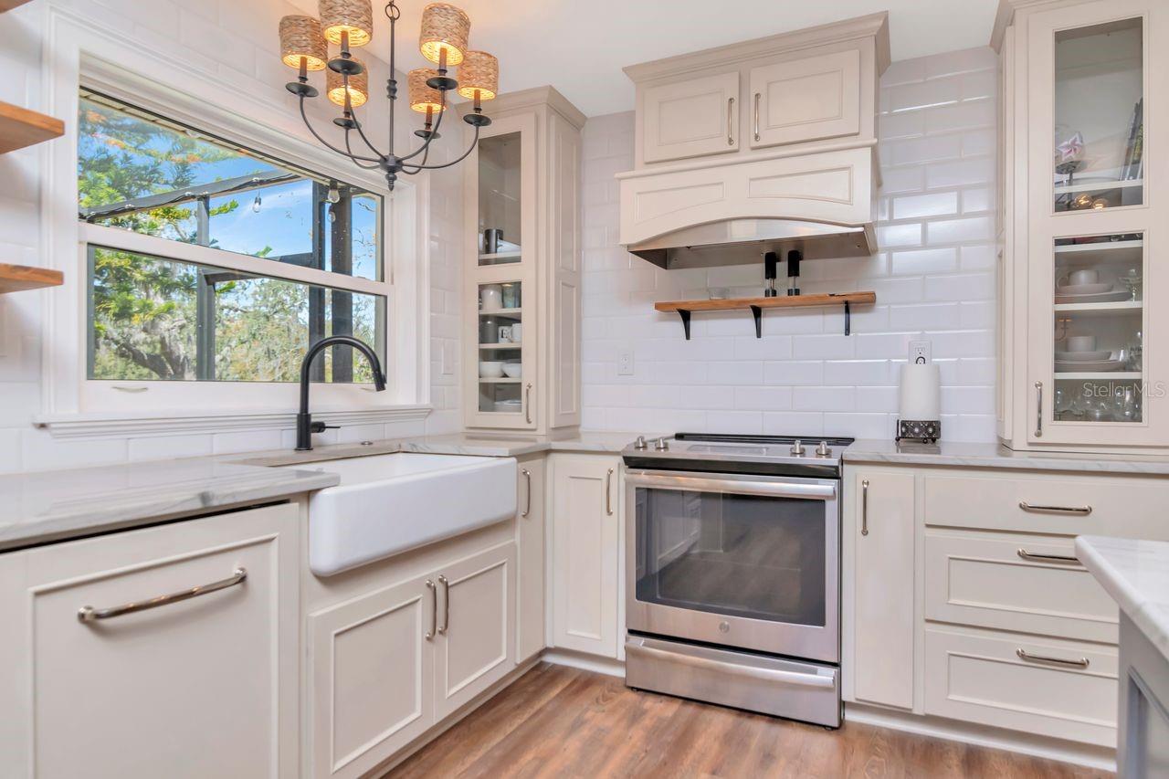 Listing photo id 5 for 2201 Village Avenue