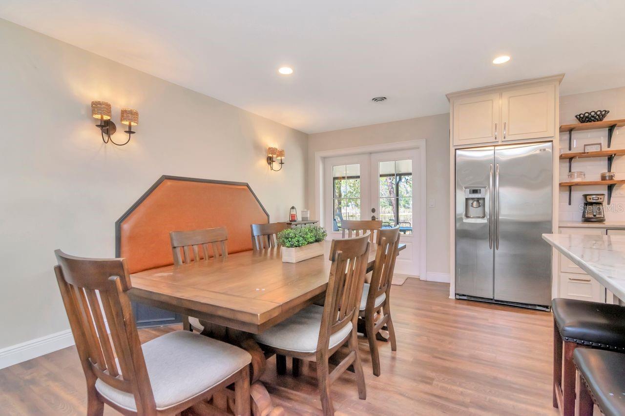 Listing photo id 6 for 2201 Village Avenue