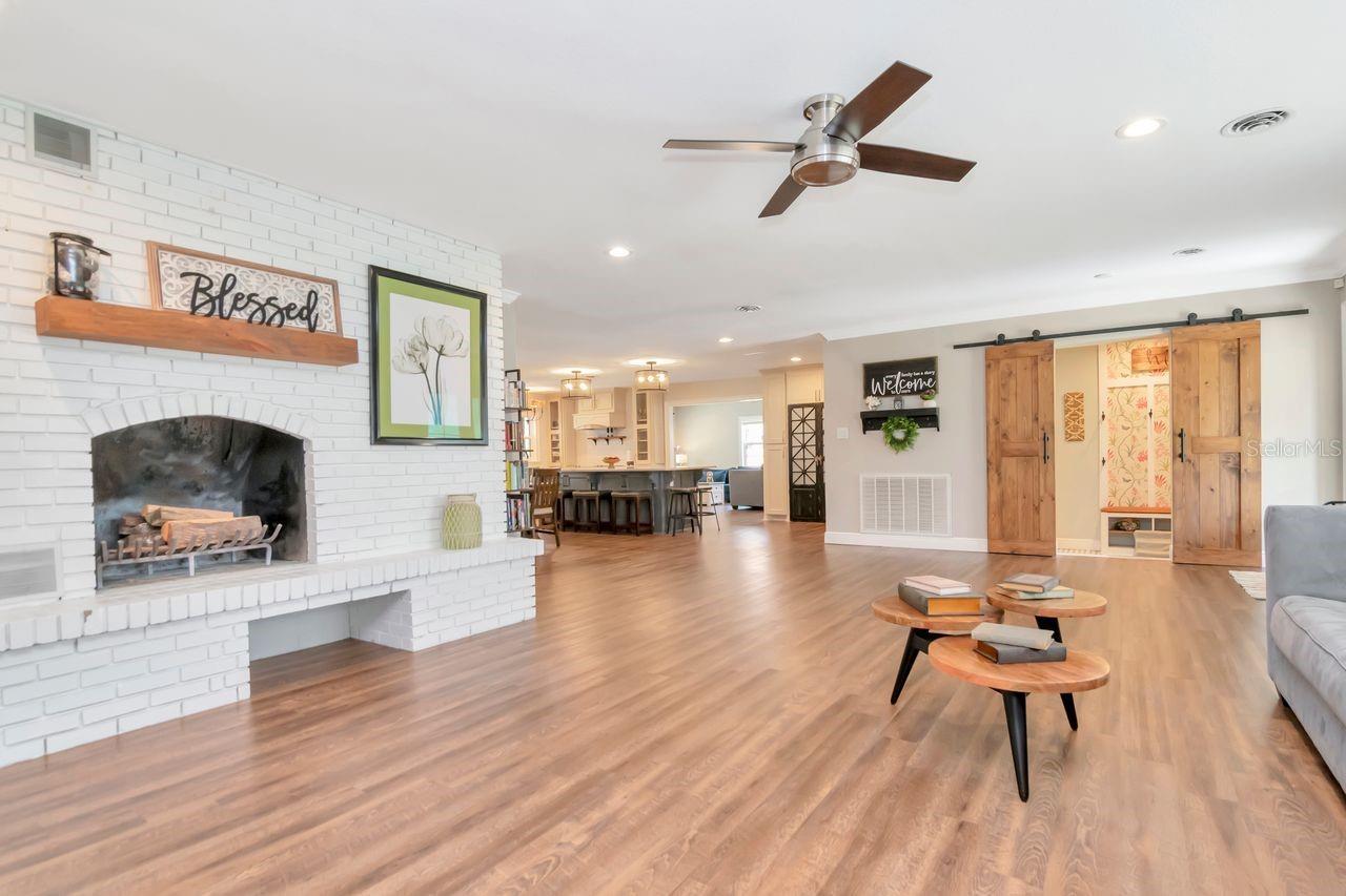 Listing photo id 7 for 2201 Village Avenue