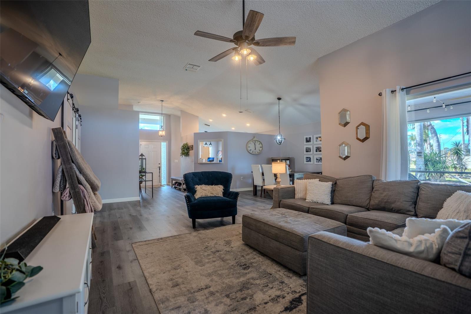 Image 6 of 43 For 1129 Daleside Lane