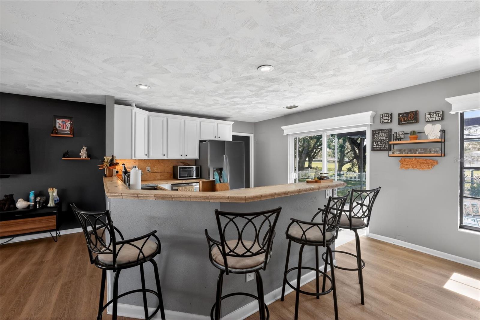 Listing photo id 11 for 4628 Cloverlawn Drive