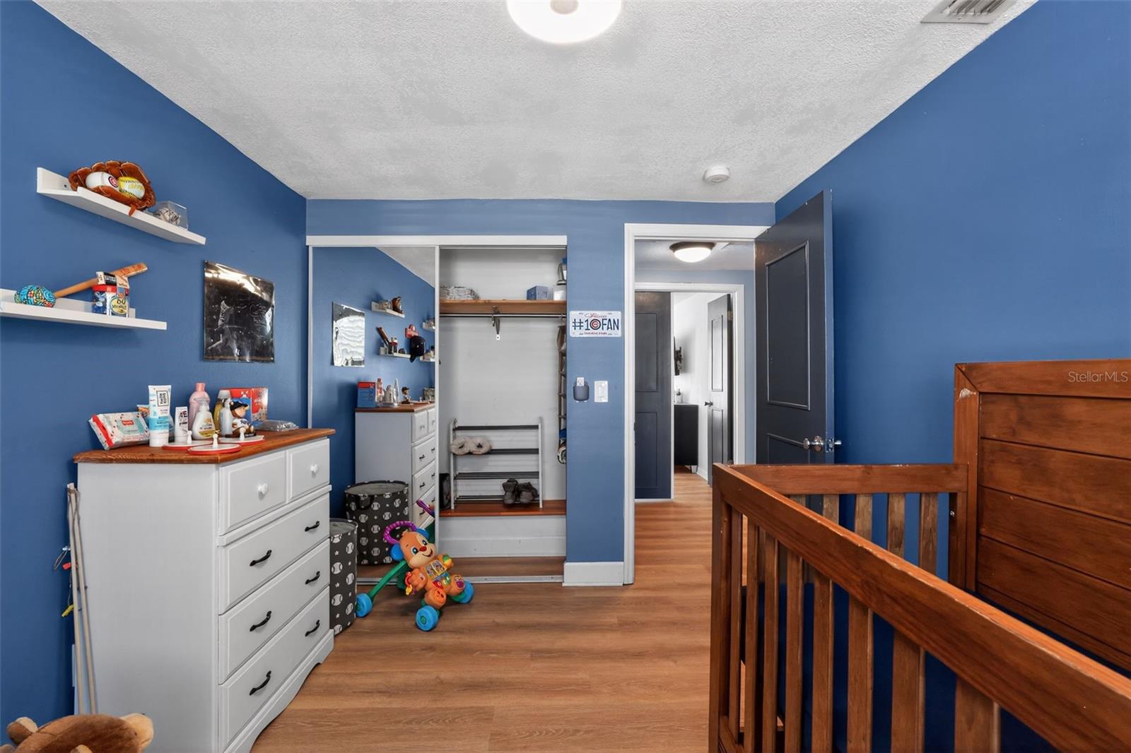 Listing photo id 13 for 4628 Cloverlawn Drive