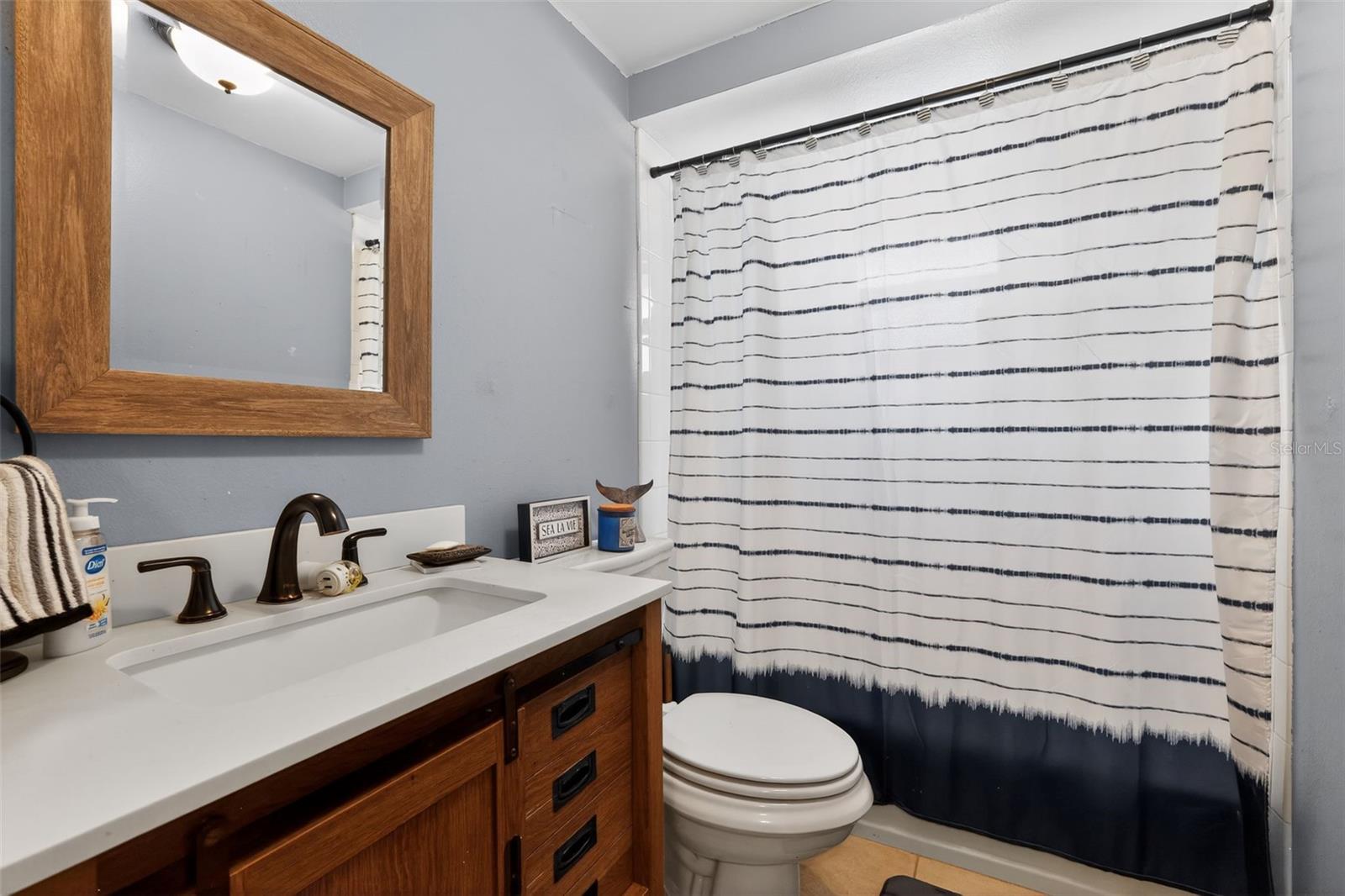 Listing photo id 14 for 4628 Cloverlawn Drive