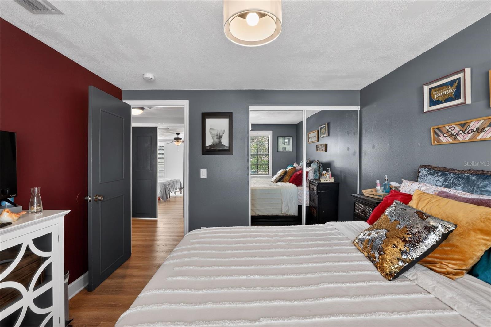 Listing photo id 16 for 4628 Cloverlawn Drive