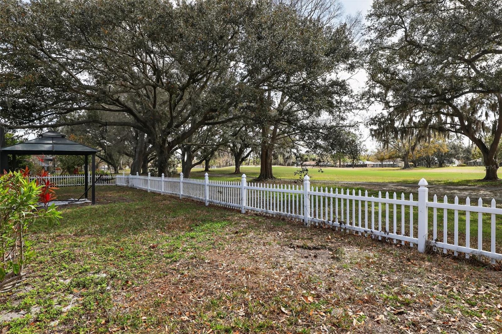 Listing photo id 21 for 4628 Cloverlawn Drive