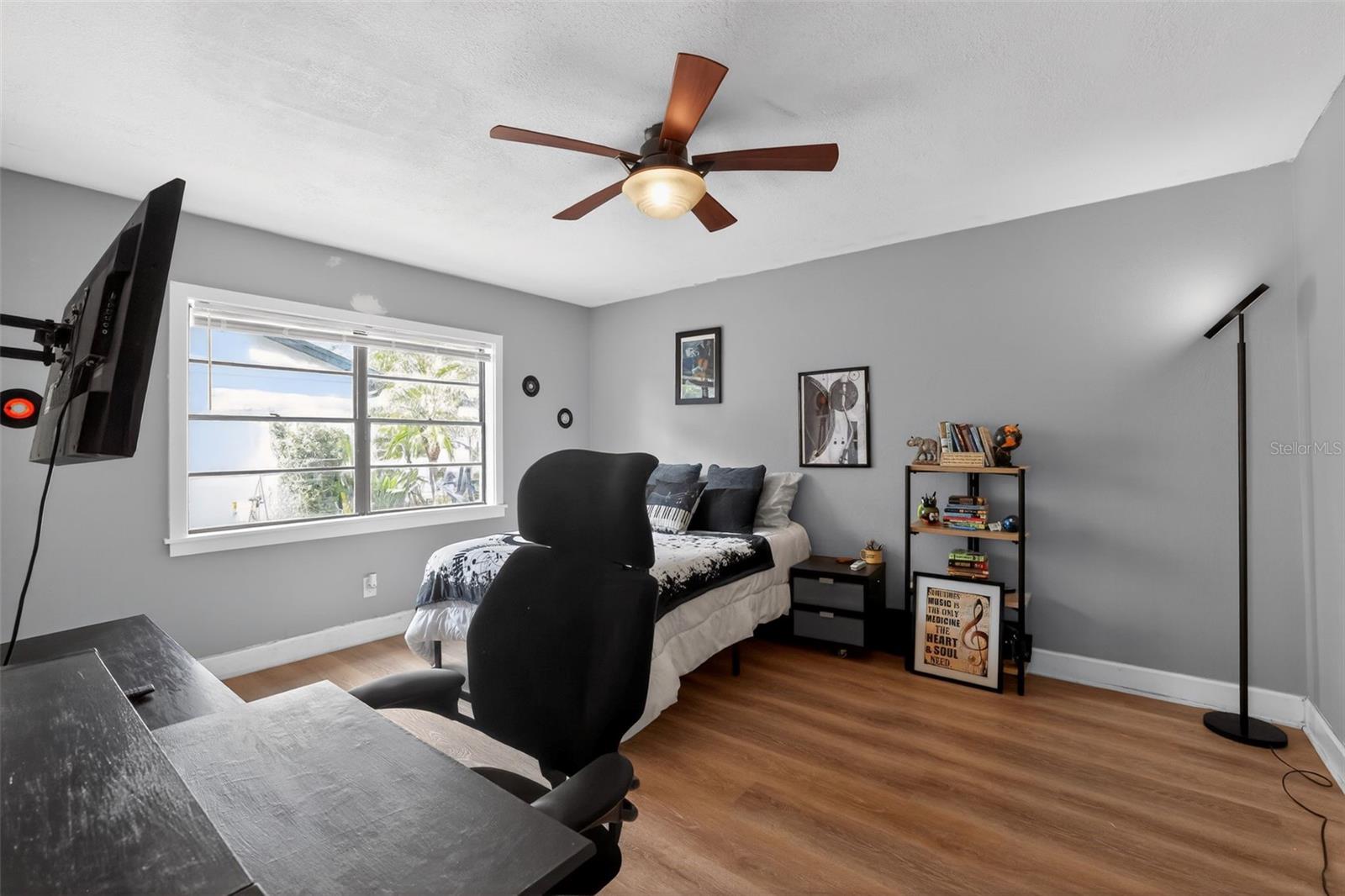 Listing photo id 23 for 4628 Cloverlawn Drive