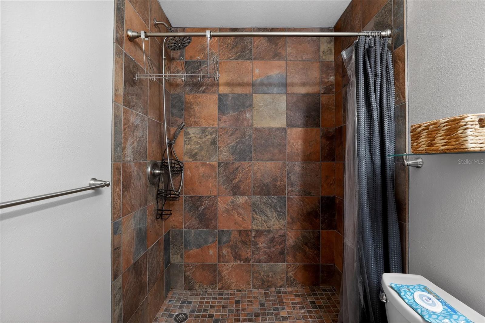 Listing photo id 25 for 4628 Cloverlawn Drive