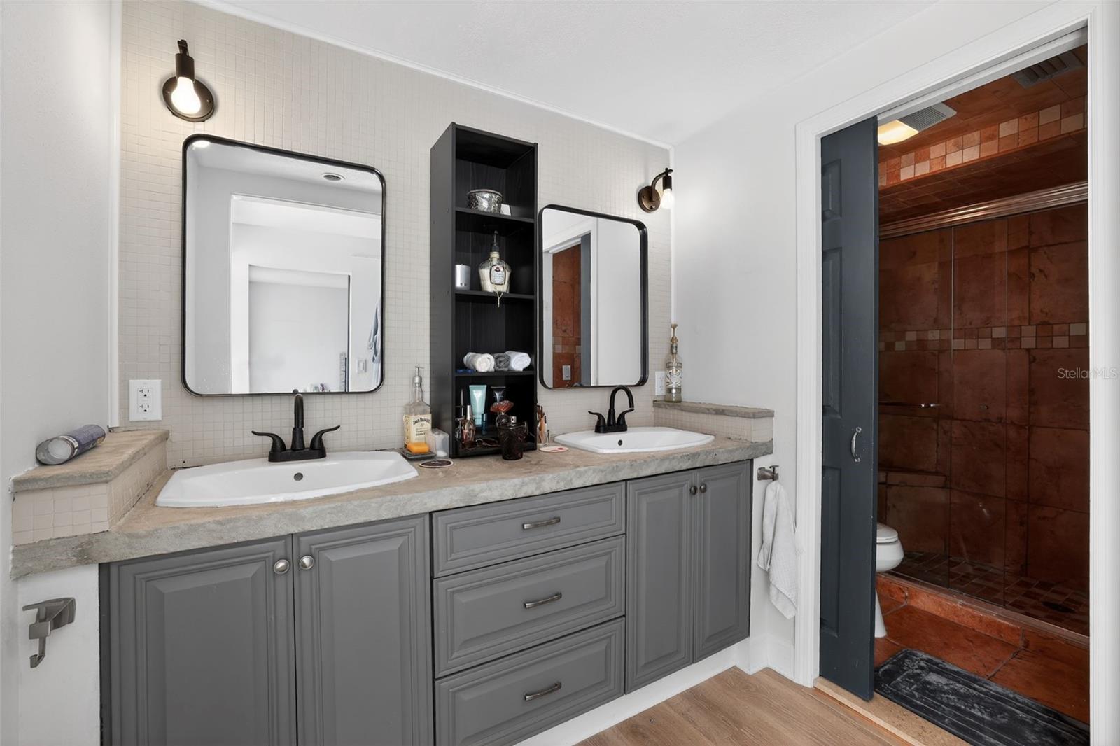 Listing photo id 26 for 4628 Cloverlawn Drive