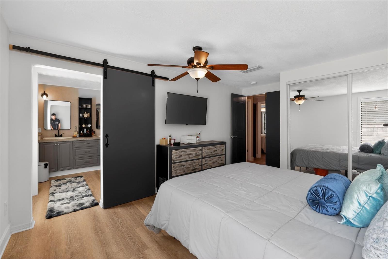 Listing photo id 27 for 4628 Cloverlawn Drive