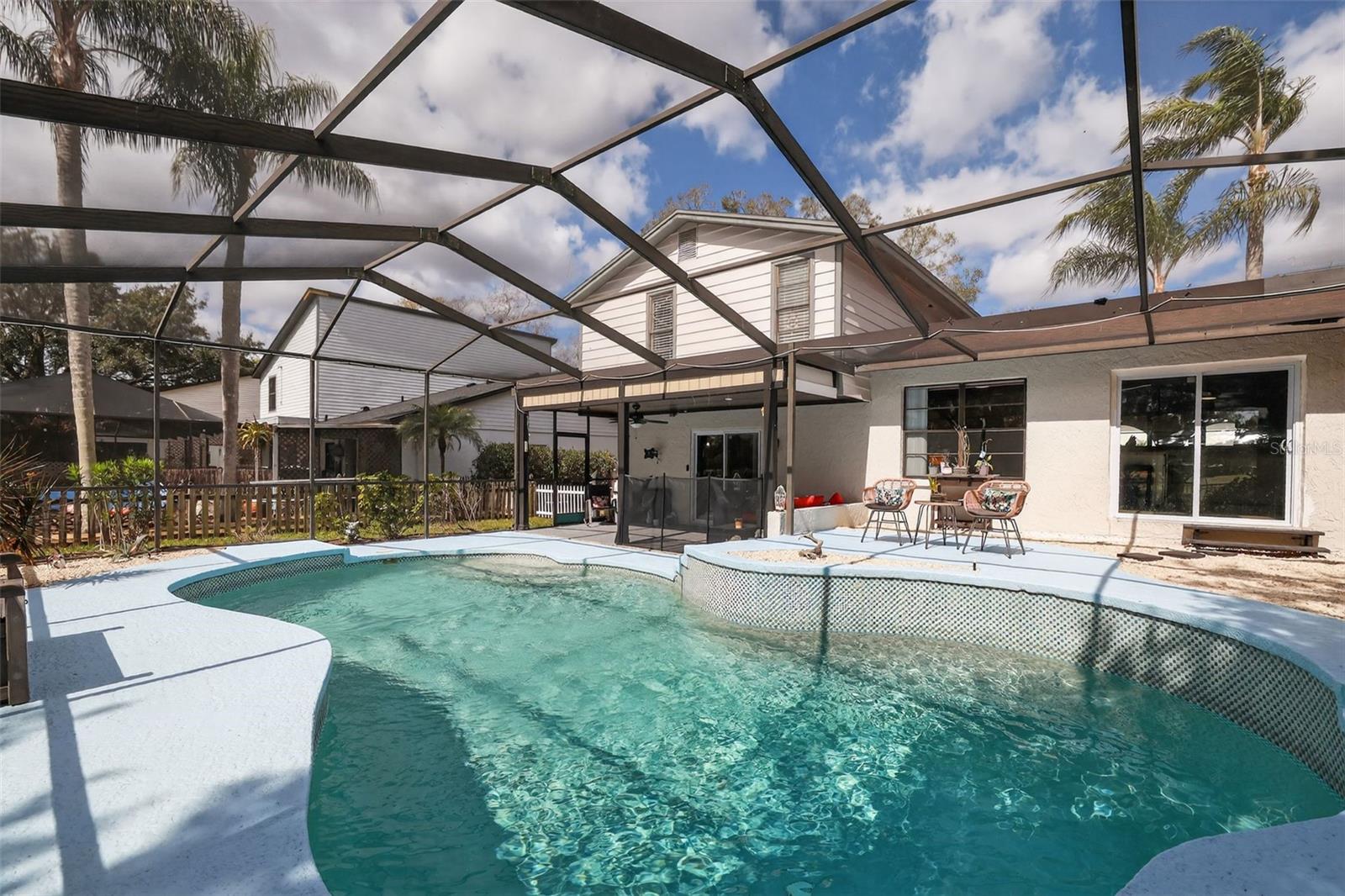 Listing photo id 2 for 4628 Cloverlawn Drive