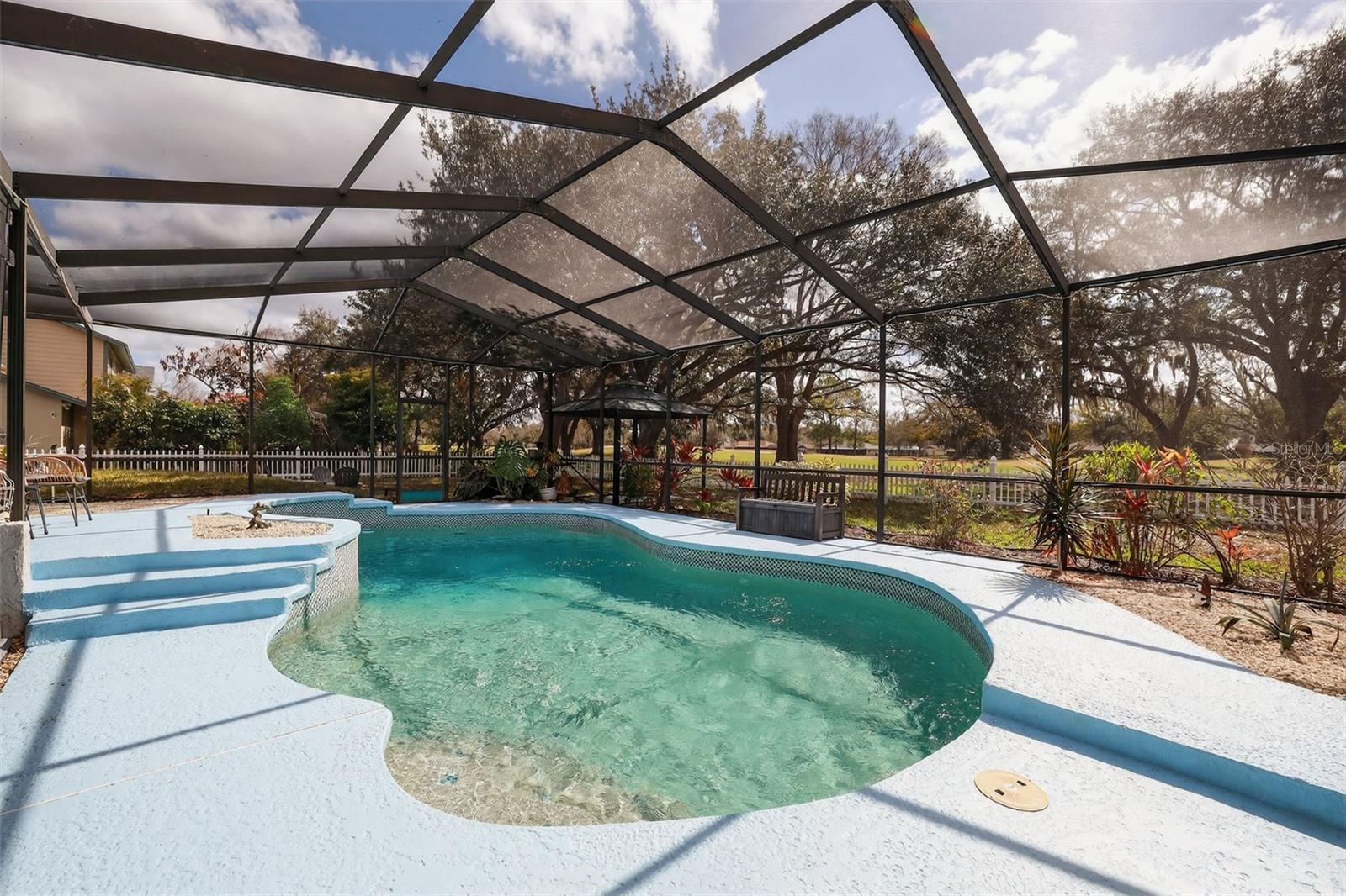 Listing photo id 5 for 4628 Cloverlawn Drive