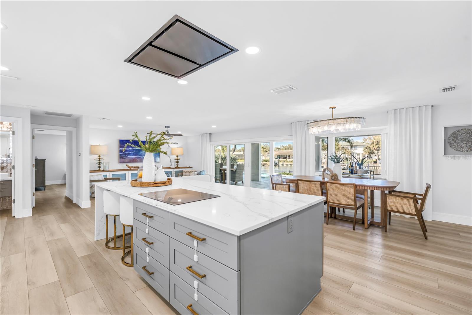 Image 13 of 63 For 1093 42nd Avenue Ne