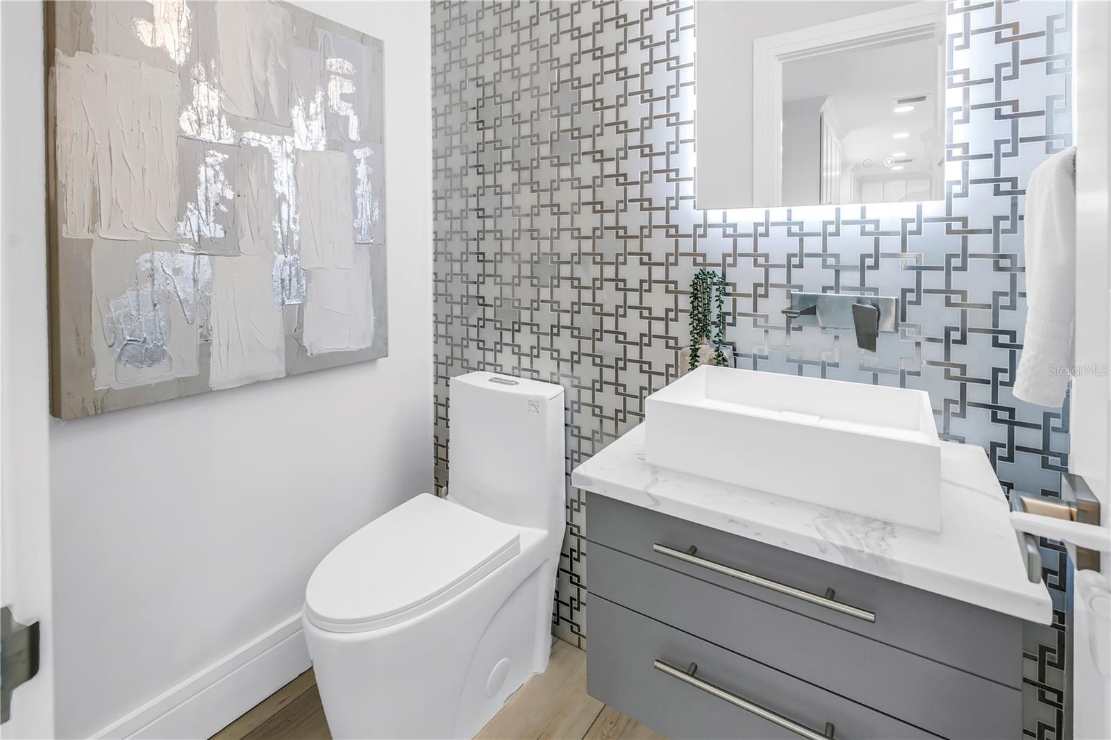 Image 14 of 63 For 1093 42nd Avenue Ne