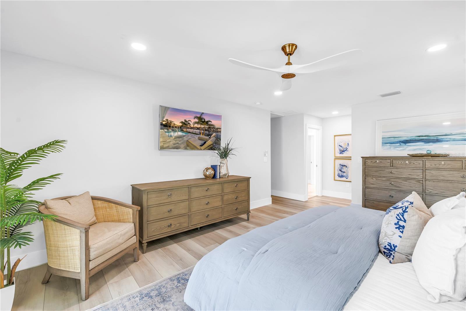 Image 26 of 63 For 1093 42nd Avenue Ne