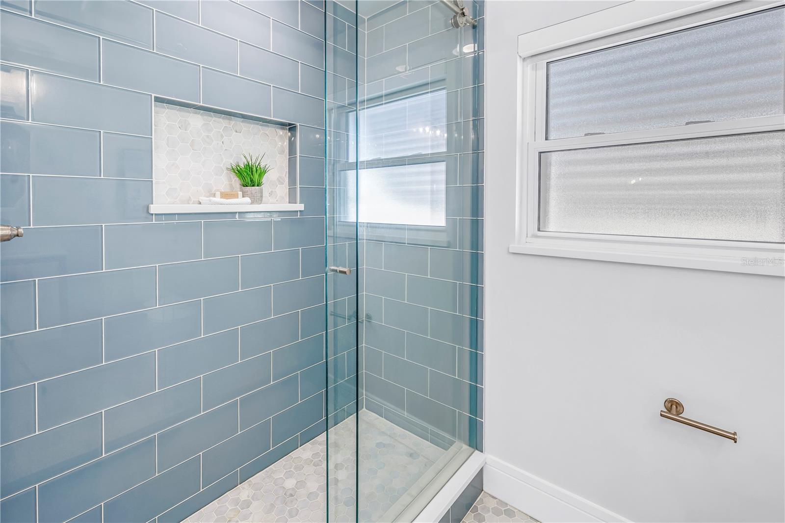 Image 36 of 63 For 1093 42nd Avenue Ne