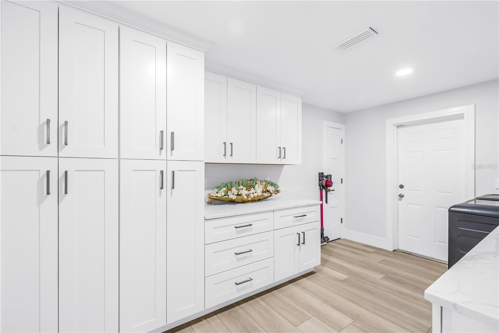 Image 38 of 63 For 1093 42nd Avenue Ne