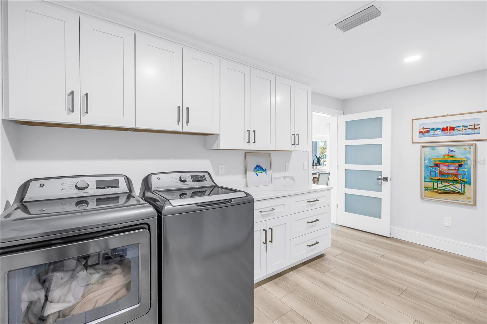 Image 39 of 63 For 1093 42nd Avenue Ne