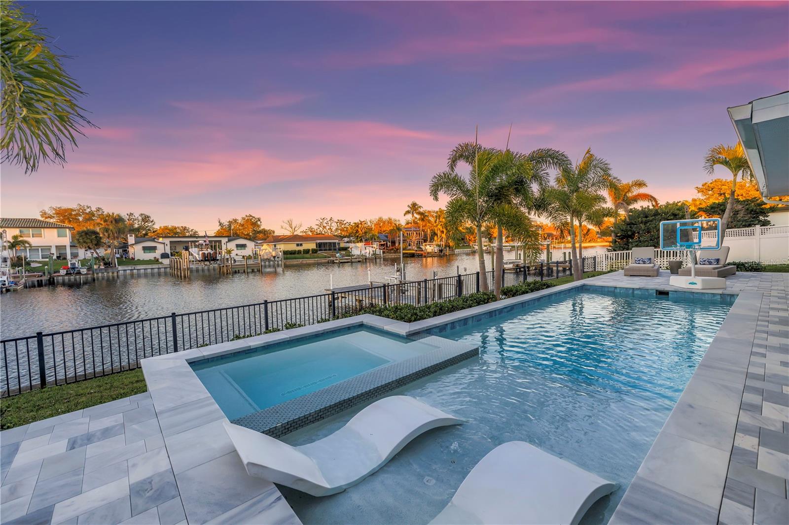 Image 41 of 63 For 1093 42nd Avenue Ne