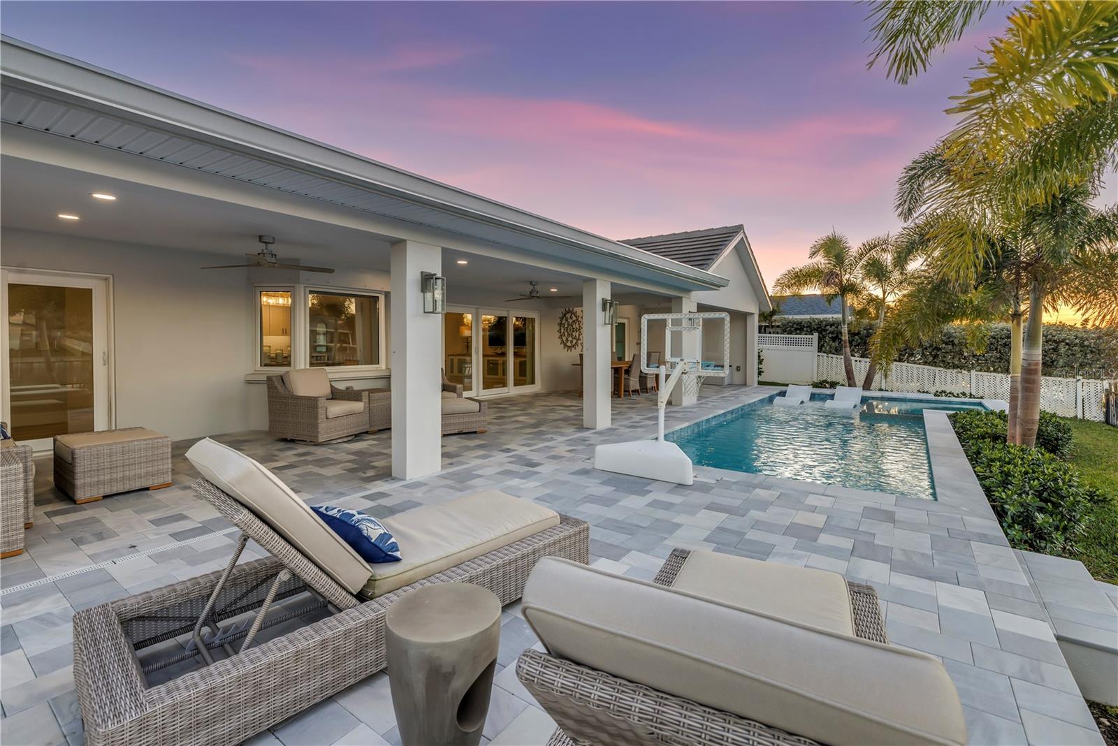 Image 47 of 63 For 1093 42nd Avenue Ne