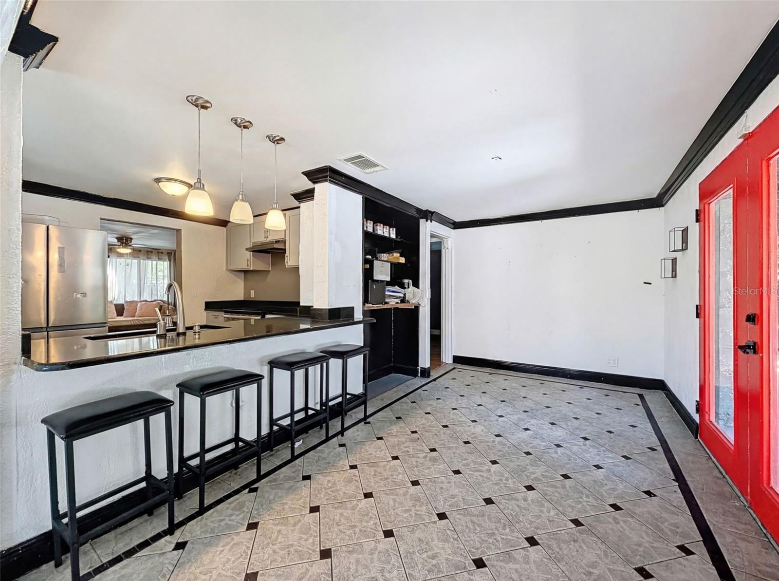 Listing photo id 8 for 2206 Howard Lane