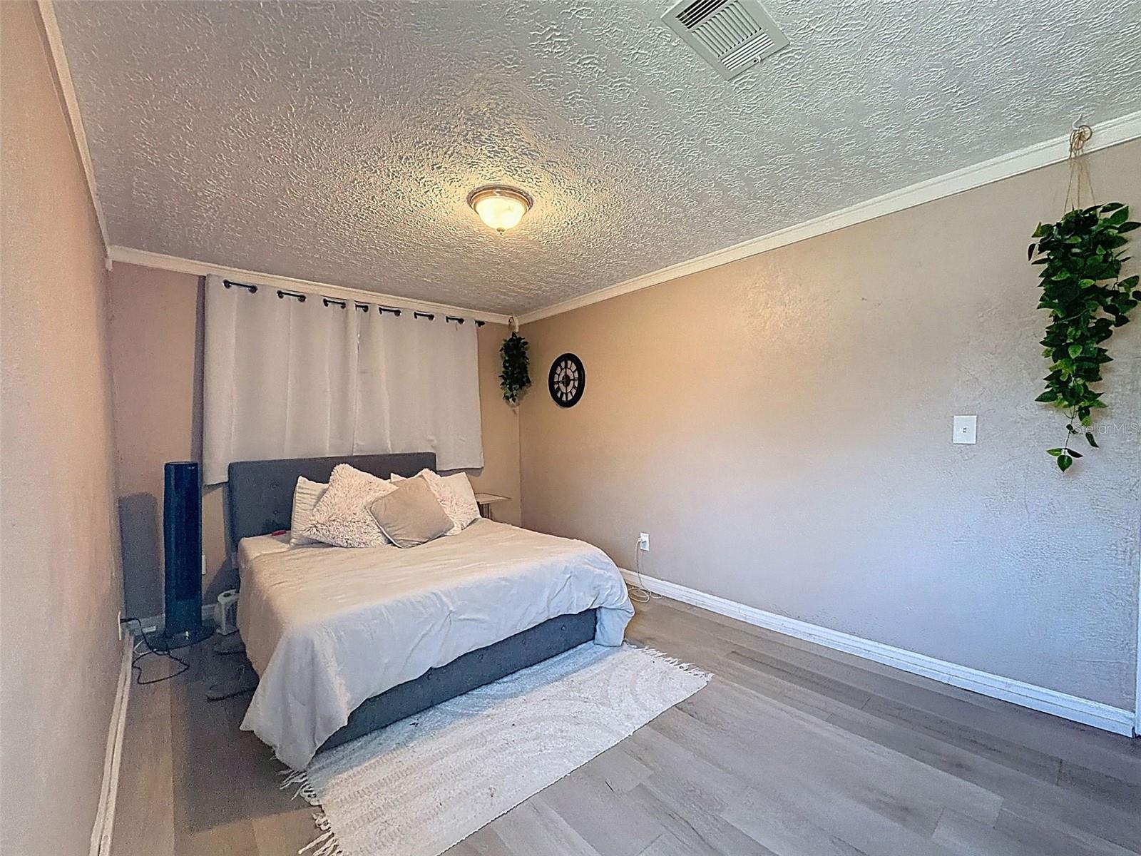 Listing photo id 12 for 2206 Howard Lane