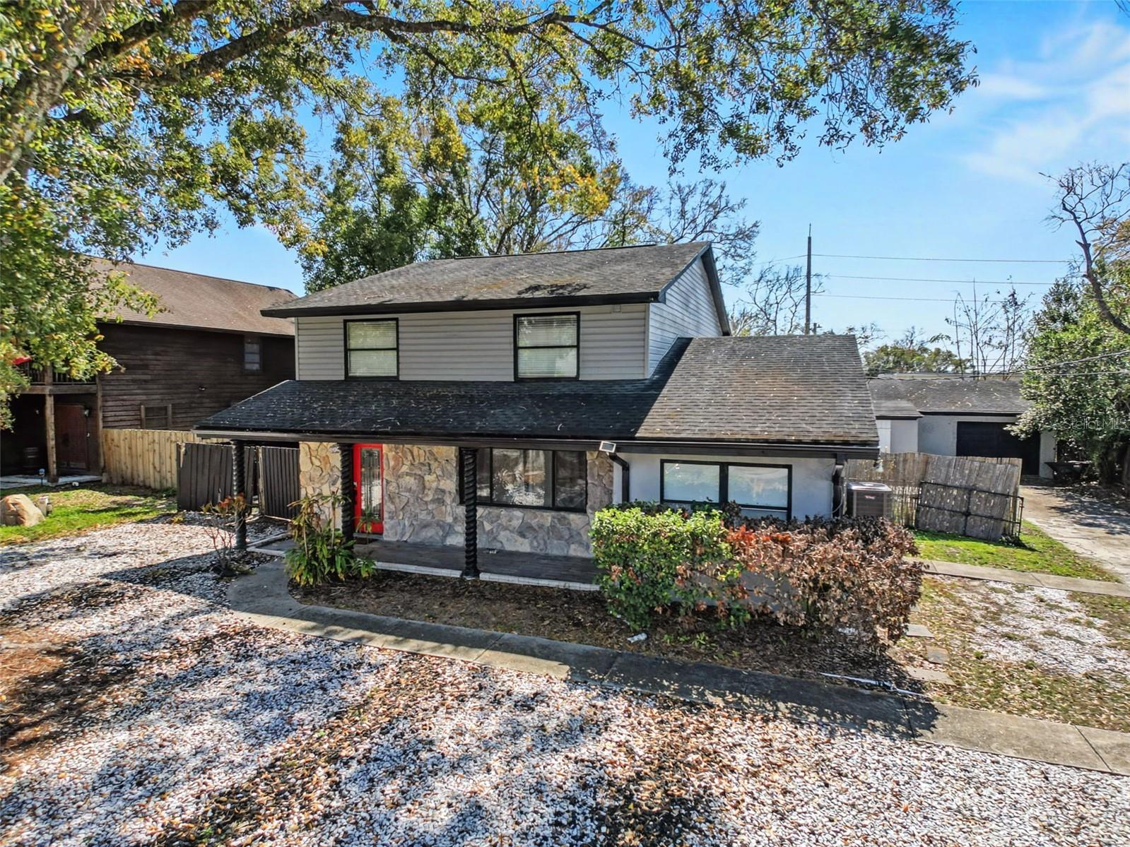 Listing photo id 14 for 2206 Howard Lane