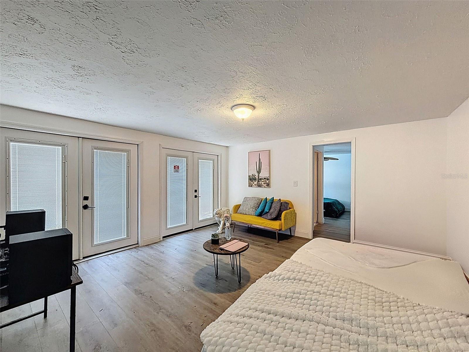 Listing photo id 17 for 2206 Howard Lane