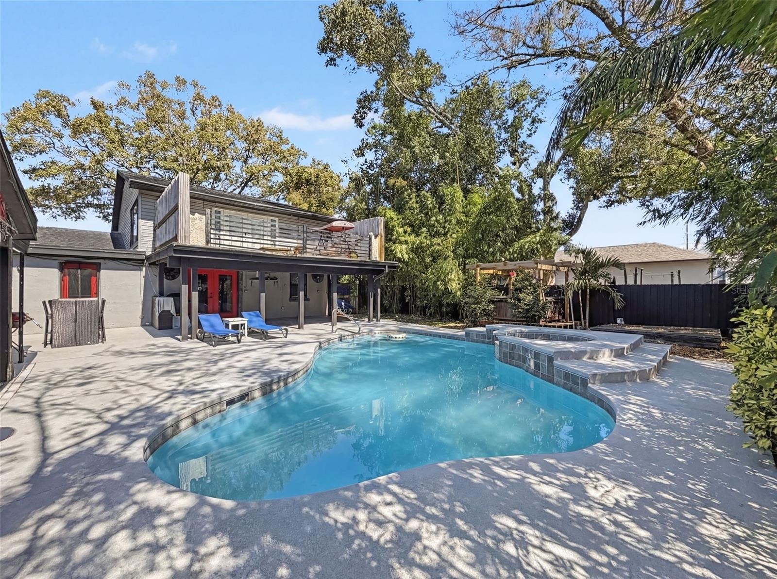 Listing photo id 0 for 2206 Howard Lane