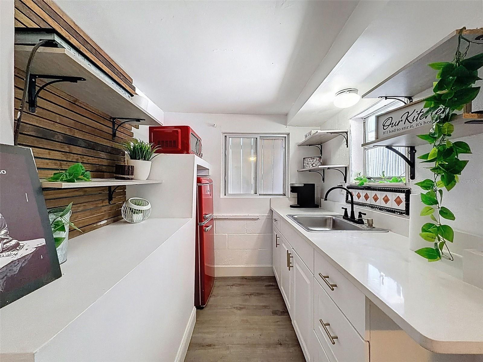 Listing photo id 18 for 2206 Howard Lane