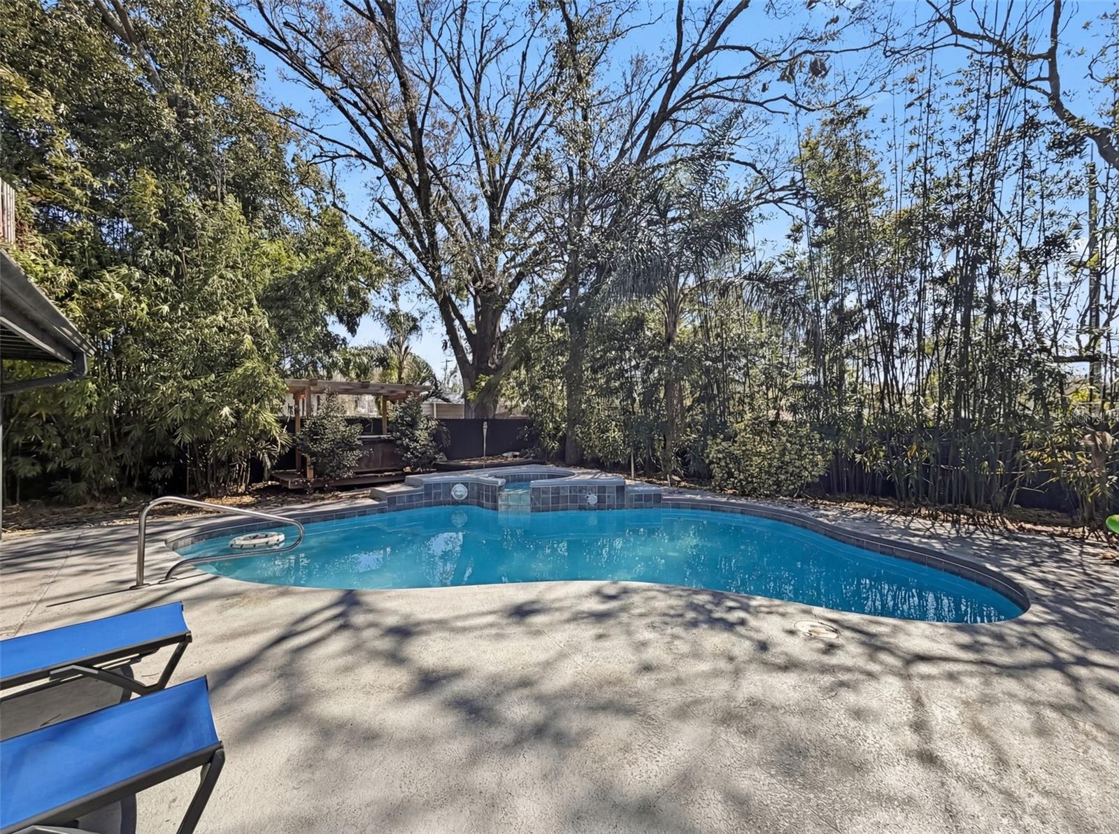 Listing photo id 21 for 2206 Howard Lane