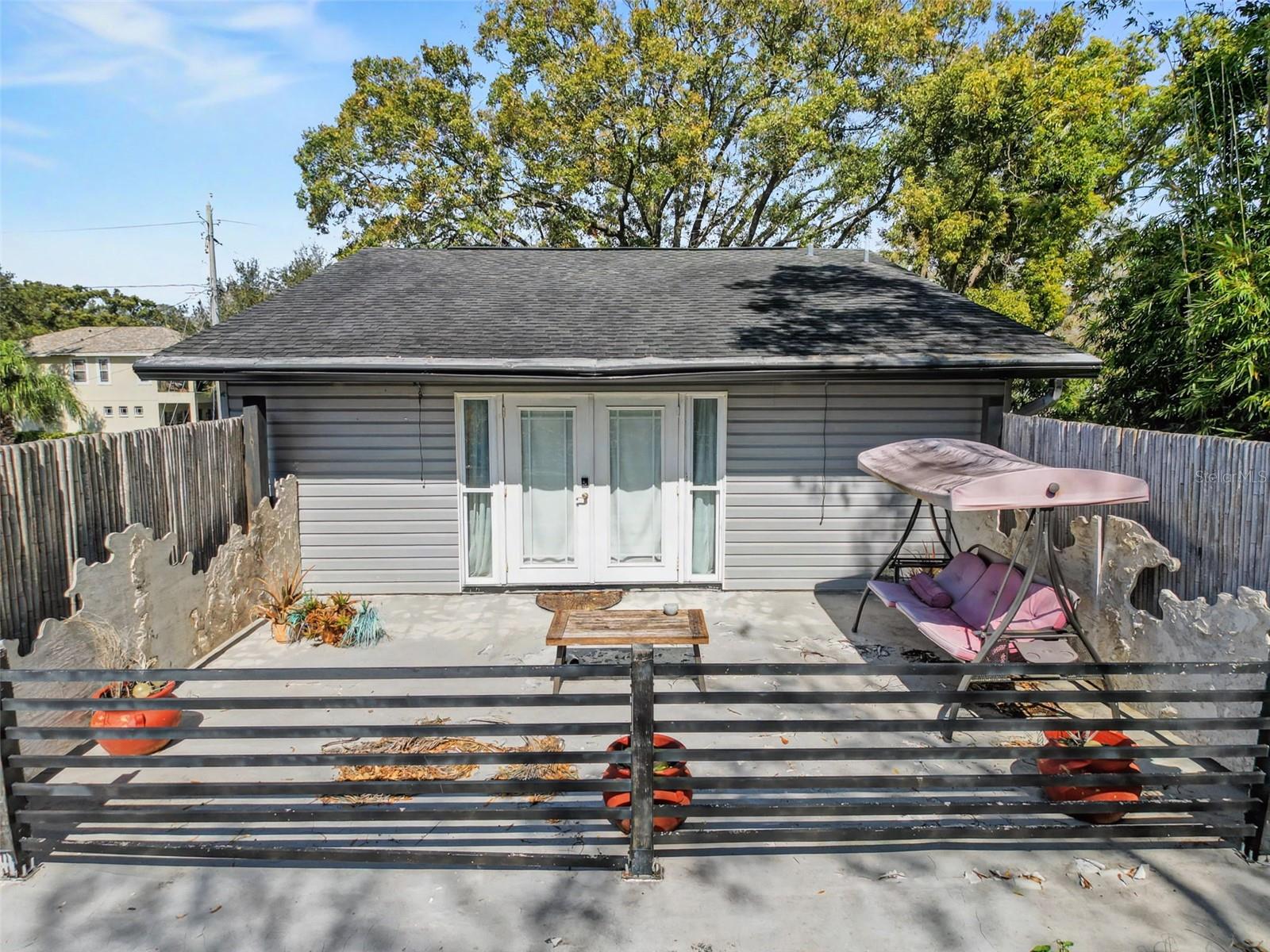 Listing photo id 23 for 2206 Howard Lane