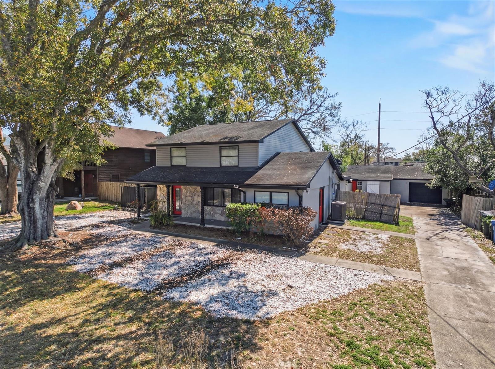 Listing photo id 3 for 2206 Howard Lane