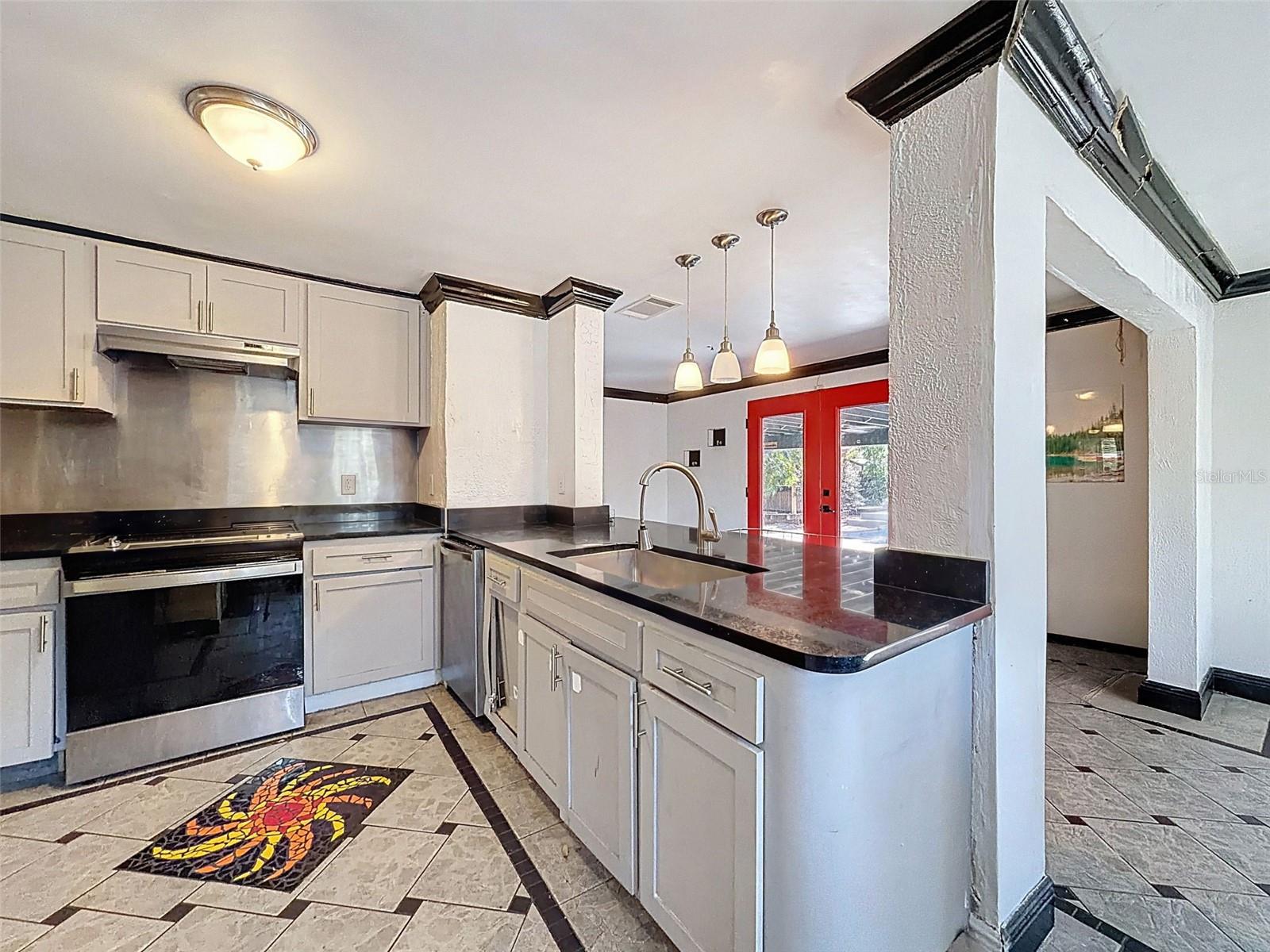 Listing photo id 5 for 2206 Howard Lane