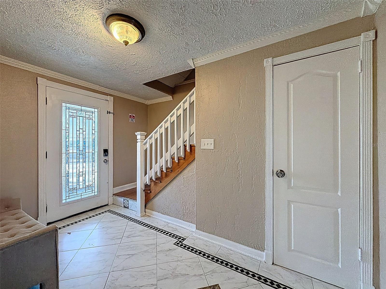 Listing photo id 7 for 2206 Howard Lane