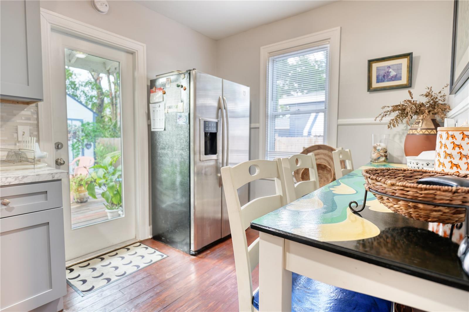 Listing photo id 10 for 735 26th Avenue S